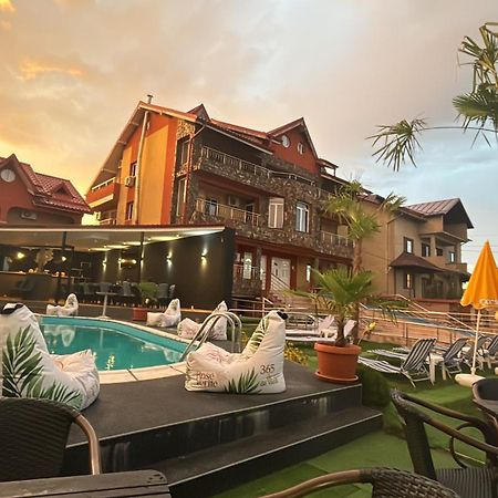 Hypnotic Villa Питещ Екстериор снимка