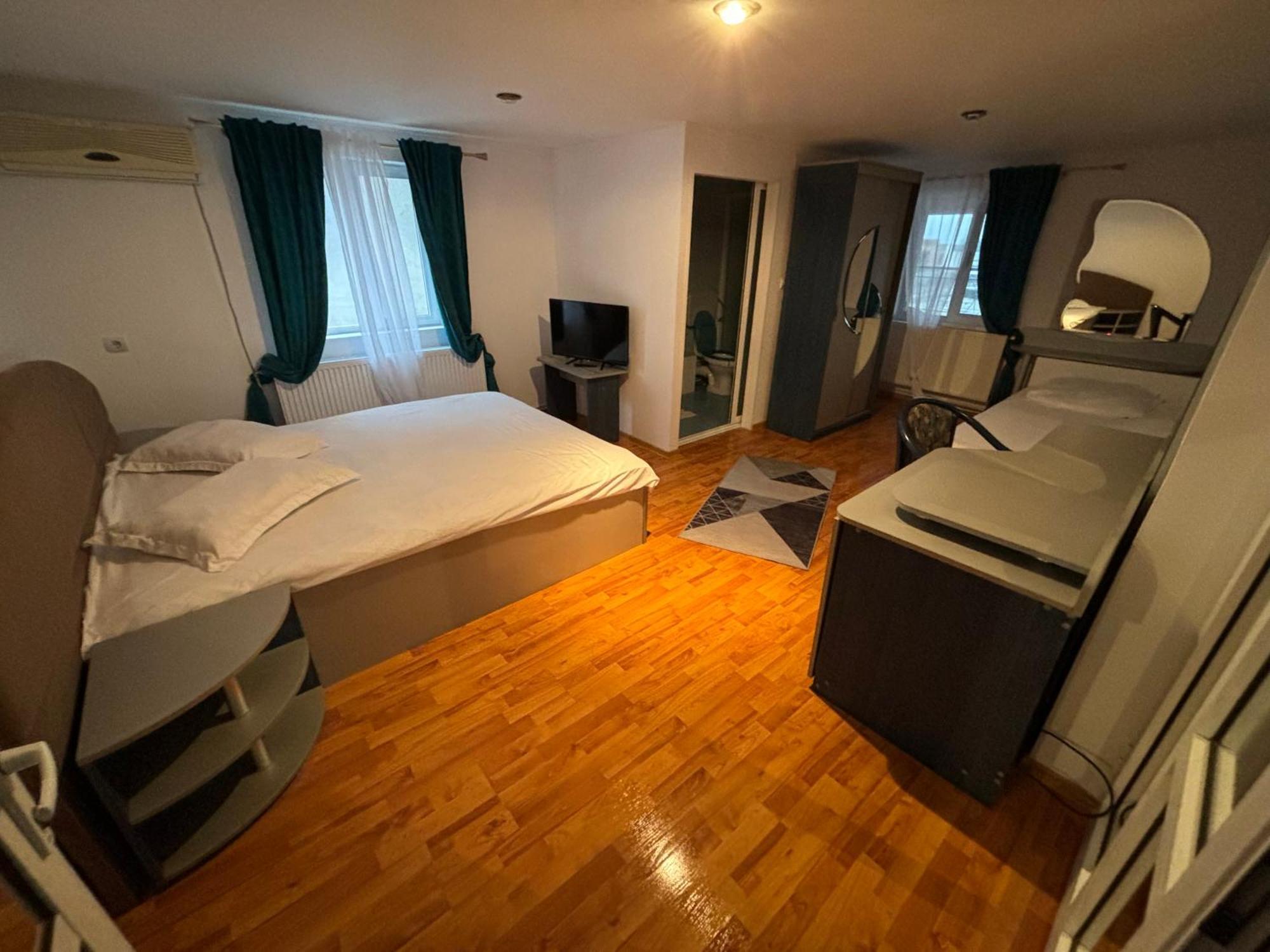 Hypnotic Villa Питещ Екстериор снимка